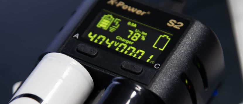 Charge rapide et pilotable via écran LCD !