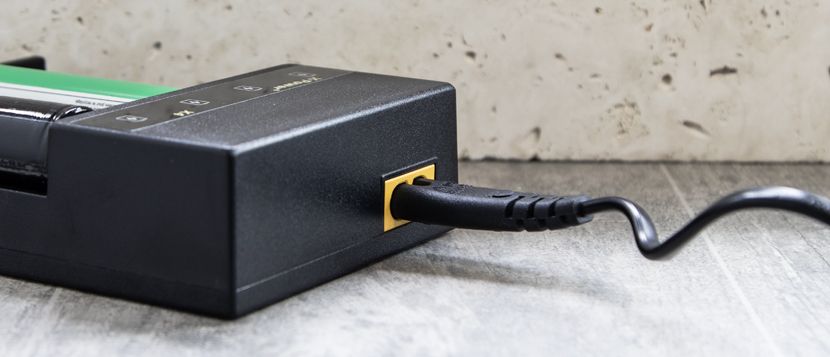 Chargeur secteur avec mode "Revive" par X Power