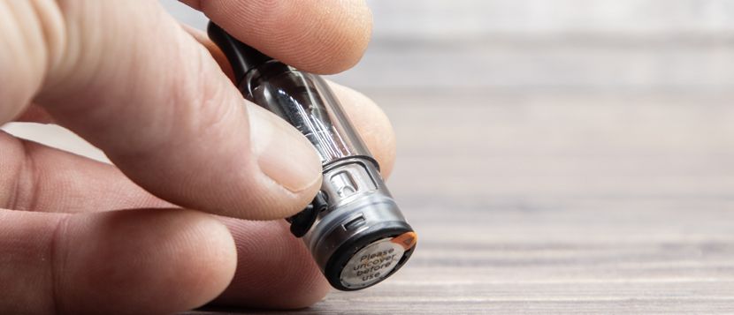 Comment remplir l'e-cigarette pod Geek Vape Wenax M2 ?