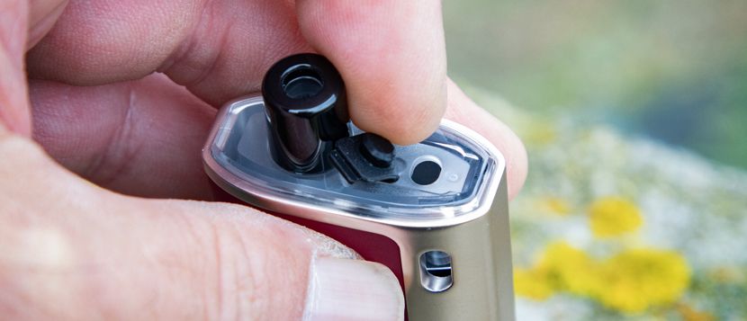 Comment remplir l'e-cigarette pod Geek Vape Peak 2 ?