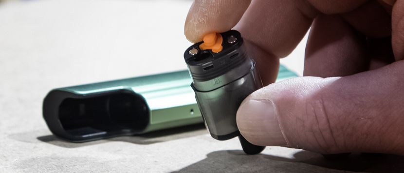 Comment remplir l'e-cigarette pod Aspire Vilter Max ?